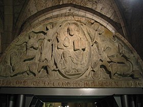 Le Christ en majesté, tympan de l'abbaye Saint-Bénigne (3e quart du XIIe siècle).