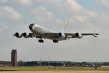 Tankowiec powietrzny KC-135 Stratotanker nad RAF Mildenhall, 2014 r.