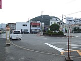 現在の駅前ロータリーの様子（2009年8月、左側が駅跡地）