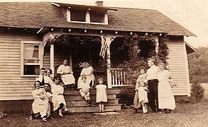 Maria Elizabeth Winblad (1895-1987) and Arthur Oscar Freudenberg (1891-1968) and others in Jersey City, New Jersey circa 1917.jpg