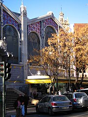 Detall de la façana del Mercat central de València