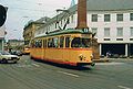 Straßenbahn Karlsruhe: Linien­sig­nal E in schwar­zer Schrift auf wei­ßem Grund an­läss­lich ei­ner his­to­ri­schen Son­der­fahrt im Jahr 1993.