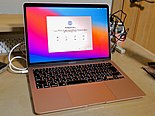 Macbook Air (2020年モデル。Apple M1搭載で、高性能で省電力。)