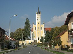 Molna központja a plébániatemplommal