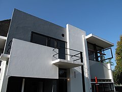 Gerrit Rietveld, maison Schröder, fenêtre d'angle s'ouvrant vers l'extérieur.