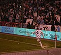 Viqueira, botando un córner no partido Galicia-Ecuador.