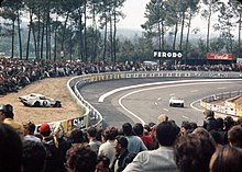 The Porsche 914/6 of Ballot-Léna/Chasseuil passes the wrecked Ecurie Léopard Corvette at the Esses