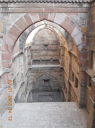 <span class="mw-page-title-main">Amritavarshini Vav</span>