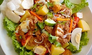 <span class="mw-page-title-main">Gado-gado</span> Indonesian salad dish