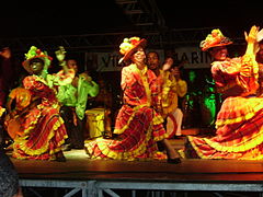 Costumes de Carnaval inspirés du costume traditionnel martiniquais en madras.