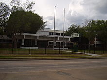 Former Sharpstown High School SharpstownHSNewHoustonTX.JPG