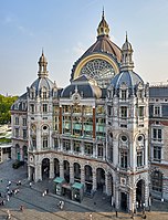 Nhà ga chính ở Antwerpen, sự pha trộn của nhiều phong cách kiến ​​trúc khác nhau, như là phong cách Byzantine, Neo-Gothic và Art Nouveau