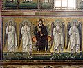 "Cristo attorniato da angeli e santi". Mosaico di scuola ravennate italo-bizantina, completato entro il 526 d.C. dal cosiddetto "maestro di Sant'Apollinare".