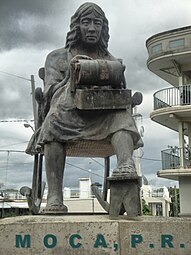 Monument to women from Moca who work in lace