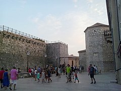 Kamplin Square during a tourist season