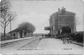 L'ancienne gare de Moulins-Engilbert, située dans la commune de Limanton.