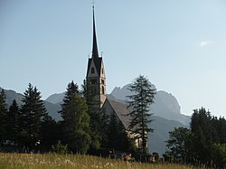 Ang simbahan ng San Giovanni di Fassa