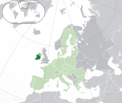  Ireland-अवस्थिति (dark green, on the island of Ireland) – Europe-এ (green & dark grey) – the European Union-এ (green)  –  [व्याख्या]