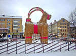 Julbocken i Gävle 2003 sedd från Södra Strandgatan två dagar innan den brann ned.