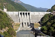 伊勢湾台風を機に計画され、半世紀を経て2013年完成した大滝ダム（紀の川）。