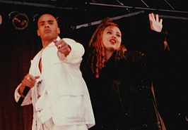 2 Unlimited (Ray Slijngaard en Anita Doth) tijdens een optreden in 1994