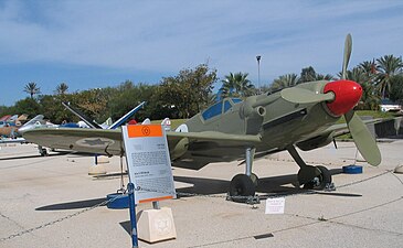 Het Israëlisch Luchtmachtmuseum, ten westen van de stad