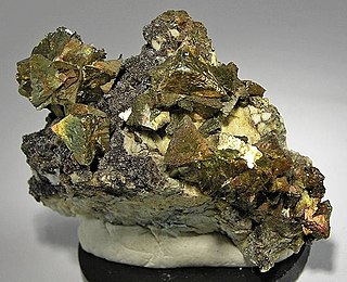 <span class="mw-page-title-main">Chalcopyrite</span> Copper iron sulfide mineral