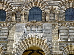 Notre-Dame du Puy-en-Velay. Façade occidentale.