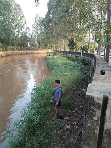 Memancing di kali.jpg