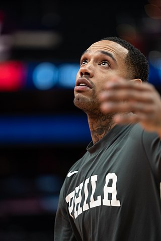 <span class="mw-page-title-main">Mike Scott (basketball)</span> American basketball player