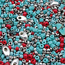 A collection of small beads Beads mix.jpg