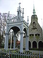 Baldacchino eclettico in metallo a Lützen