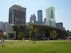 World of Coca-Cola med Atlantas skyline i bagrunden