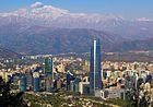 Geziech op Santiago, mèt rechs de Gran Torre Santiago.