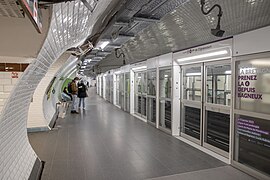 La station de la ligne 4 à la suite de l'installation des portes palières.