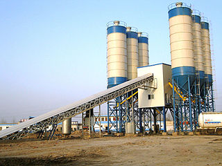 <span class="mw-page-title-main">Concrete plant</span> Equipment that combines various ingredients to form concrete