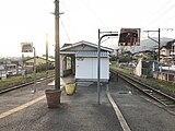 ホーム上にある駅舎（2018年3月）