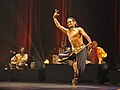 Mannleg bharatanatyamdansar.