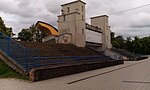 Již zbořená Brána borců z původního stadionu včetně původních ochozů (2015)