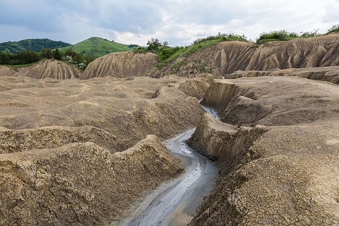 圖為位於羅馬尼亞布澤烏縣的貝爾卡泥火山。