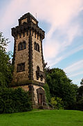 Mülheimer Bismarckturm in der Abenddämmerung