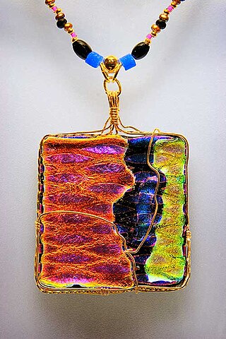 <span class="mw-page-title-main">Dichroic glass</span> Glass which displays different colors under different lighting conditions