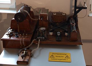 <span class="mw-page-title-main">Spark-gap transmitter</span> Type of radio transmitter