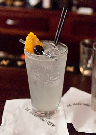 <span class="mw-page-title-main">Tom Collins</span> Cocktail made from gin, lemon juice, sugar and carbonated water