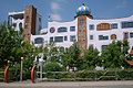 Hundertwasserschule, School by فریدنریخ هاندرتواسر