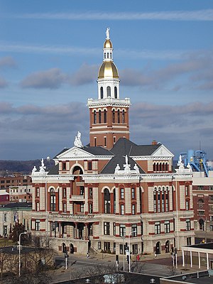 The Dubuque County Courthouse is an example of Beaux-Arts architecture.