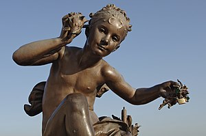 Fillette à la coquille, Pont Alexandre-III (8e)