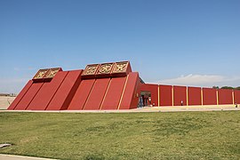 Tumbas Reales de Sipán Museum 01.jpg