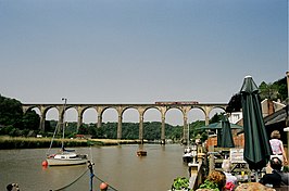 De Tamar en het Calstock Viaduct bij Calstock, Cornwall