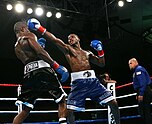 Chad Dawson (short bleu) contre Eric Harding le 2 juin 2006